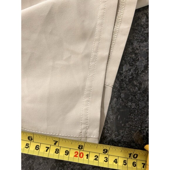 Huk Shorts Mens XXL Beige Chino Cargo Vented Fishing Performance Stretch Outdoor - Picture 5 of 7